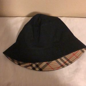 Burberry bucket hat